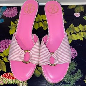 🌸 Lilly Pulitzer Pink & White Sandals – Size 7 🌸